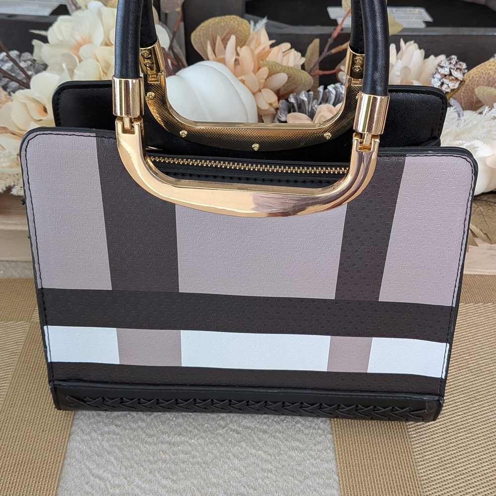 Elegant Black and Gold Handbag